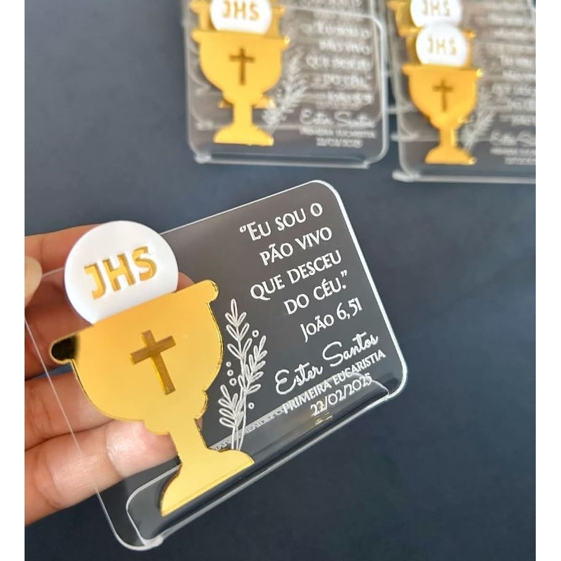 Lembrancinha Primeira Eucaristia Personalizada em Acrílico | Cálice com Hóstia JHS | Presente Religioso com Nome e Data