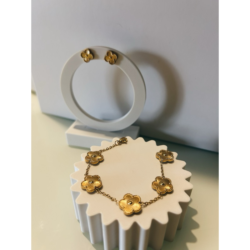 Kit Brinco + Pulseira Trevo 4 Folhas Dourado - Banho Ouro 18k - Acessório Feminino Alhambra - Presente Dia dos Namorados