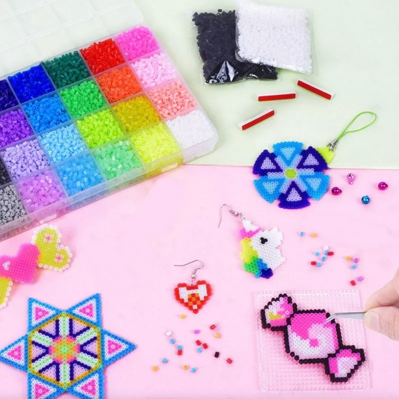 Kit Perler Hama Beads 2,6mm 15000 Peças 26 Cores Caixa + 3 Mini Pegboard + Pinça +Papel+ Pinça+Guia+