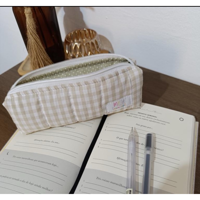 Estojo escolar bege 18x05x04 em Oferta na Shopee