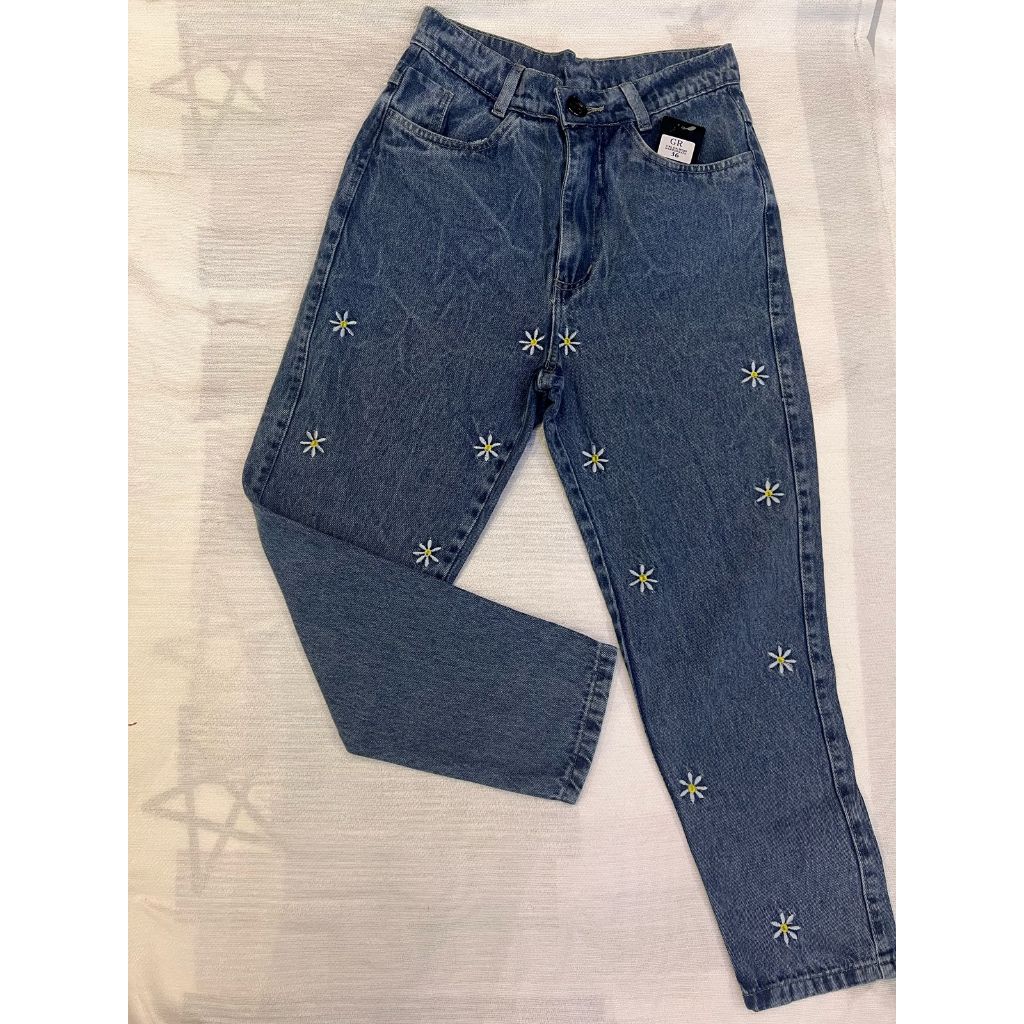 REED Calça jeans capri feminina simples e casual com detalhe de estampa de flores margaridas em Oferta na Shopee