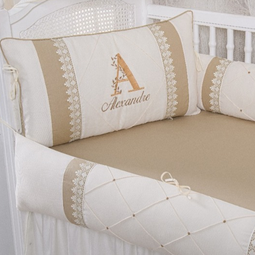 KIT ENXOVAL PARA BERÇO 519 - PERSONALIZADO COM O NOME DO SEU BEBÊ - FUNDO PALHA COM DETALHES EM BEGE COM SAIA PALHA em Oferta na Shopee