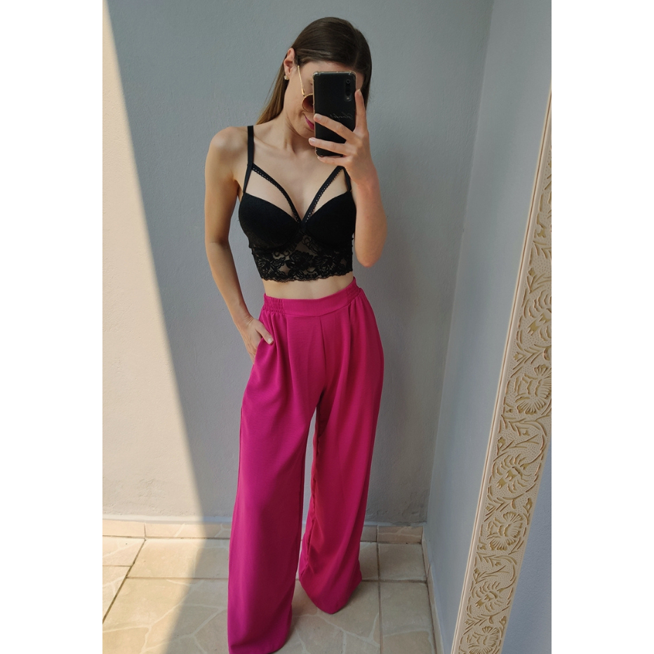 Calça pantalona flare em crepe duna estilo alfaitaria cintura alta com elastico no cós e bolsos