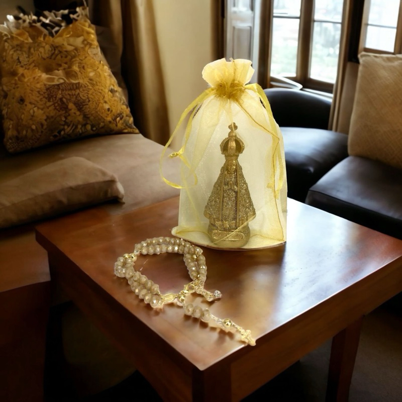 Kit Dia das Mães Imagem Nossa Senhora Aparecida Dourada em Resina 10 cm + Terço Cristal Dourado Dia das Mães