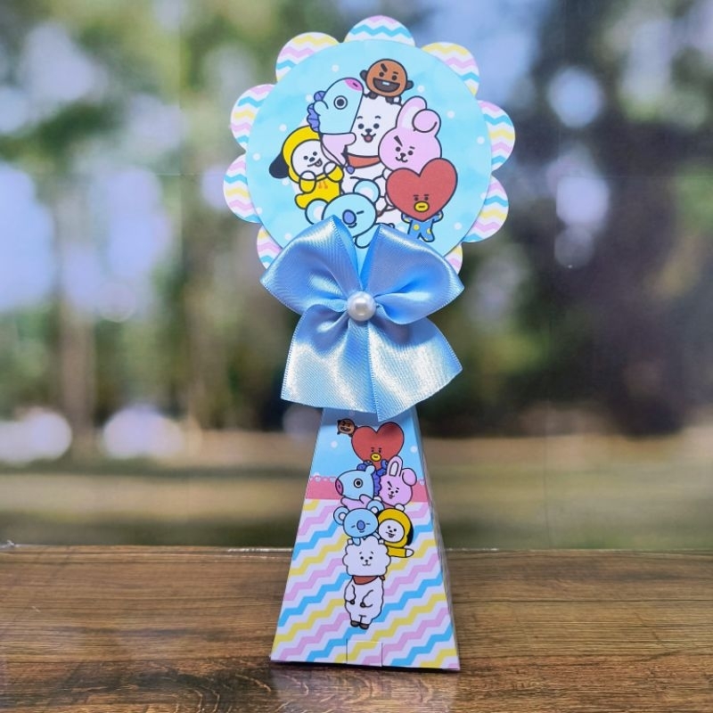 Caixinha Pirâmide Personalizada para Aniversário- Tema BT21- lembrancinha para aniversário BT21