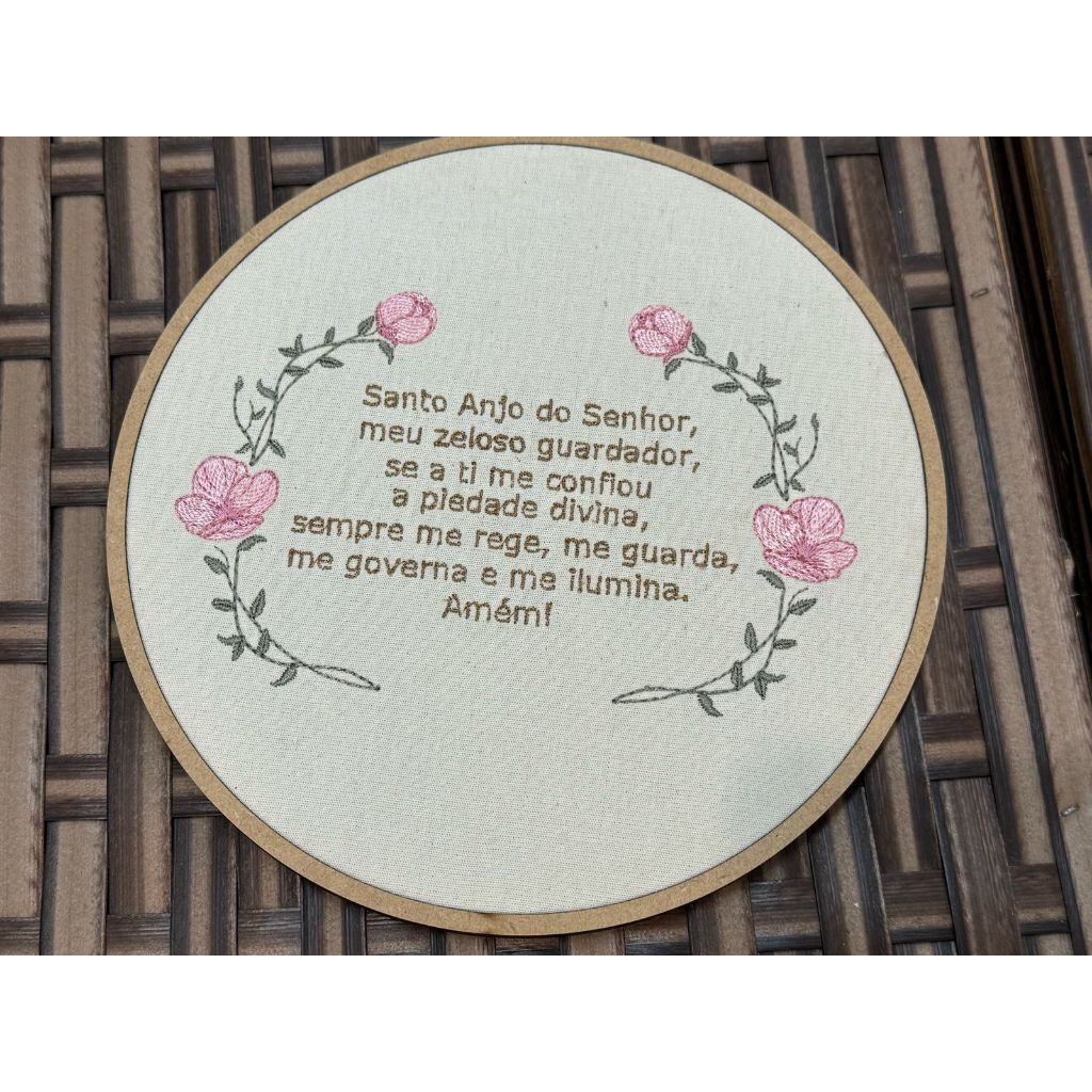 Enfeite de Porta Maternidade Bastidor Quadro Bordado Santo Anjo Jardim Encantado
