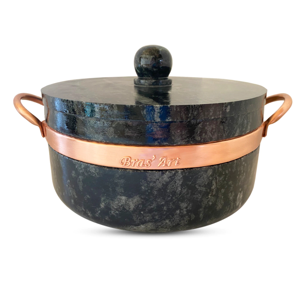 Panela de pedra sabão capacidade: 4 litros