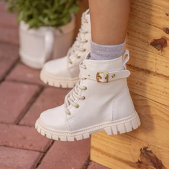 Bota Coturno Infantil Estilo Montaria Confortável Detalhe Em Fivela Sola Tratorada Blogueira