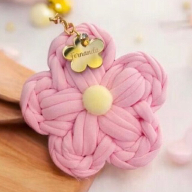 Chaveiro  formato flor para lembrancinha com Tag acrílica com nome