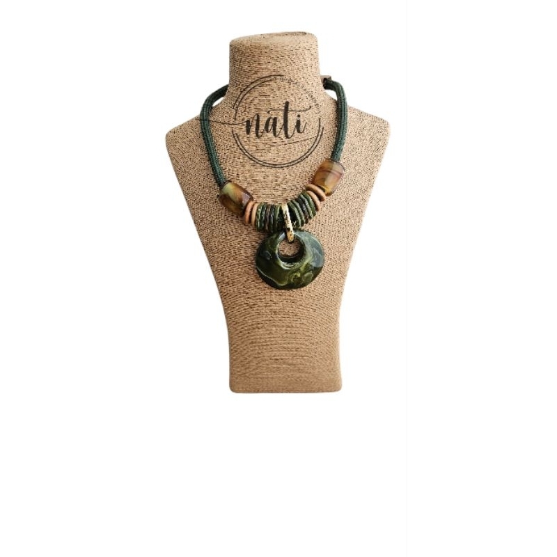 Colar Corda Pedra Resina Gota