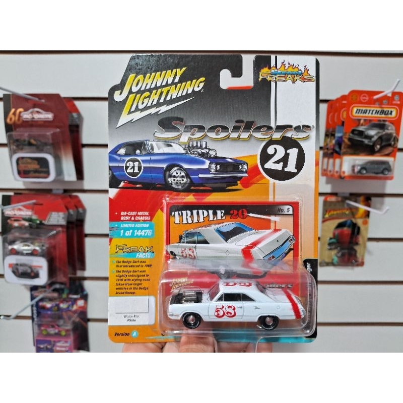 1970 DODGE DART SWINGER/ Johnny Lightning 1:64