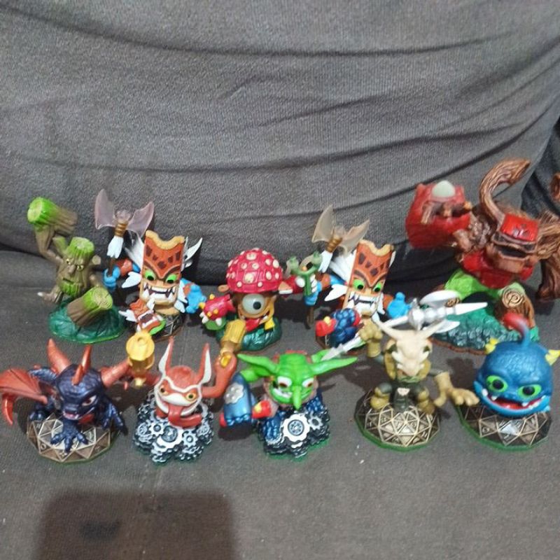 Bonecos Skylanders Spyros adventure e Giants