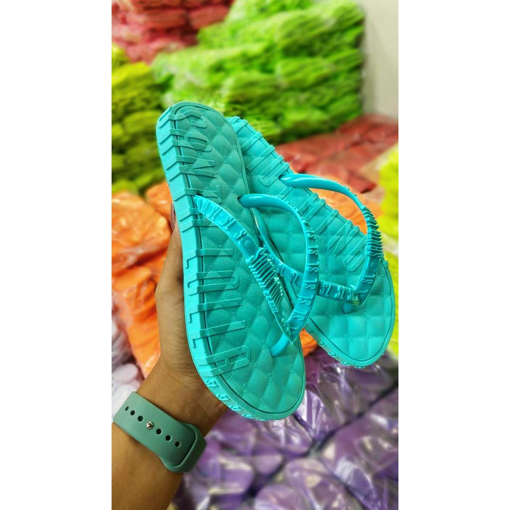 Kit Revenda Com 12 Pares Chinelo de Dedo Rasteirinha Sandália em Alto Relevo Anitta  Modinha Cores  Neon