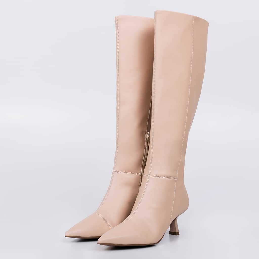 Bota Feminina Cano Alto Cor Nude – Bico Fino Salto Taça Baixo Elegante e Confortável