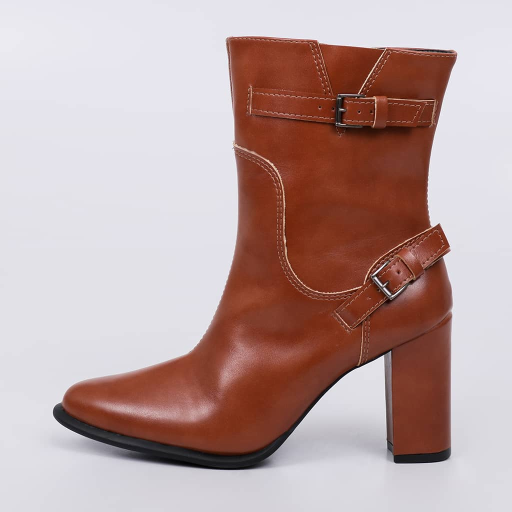 Bota Feminina Cano Médio – Bico Redondo Salto Grosso Detalhe com Aplicação Estilo e Conforto