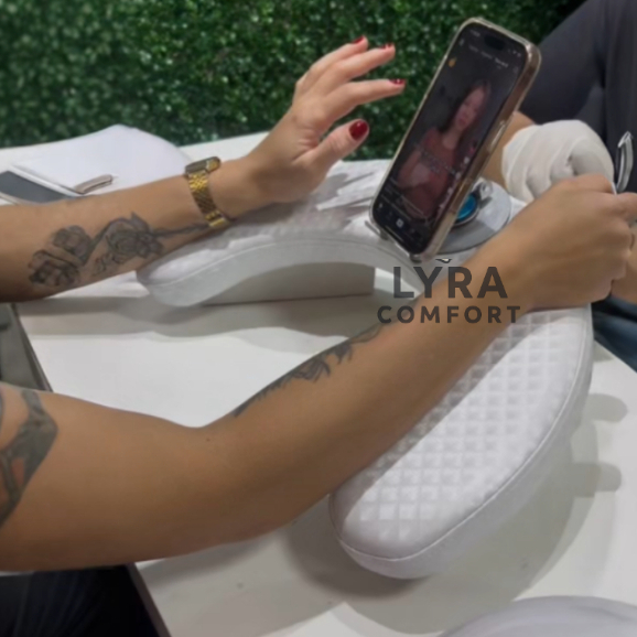 Apoio de Mão Ergonômico com Suporte de Celular 360° – S30 Conforto e Praticidade 2 em 1! 📱💅