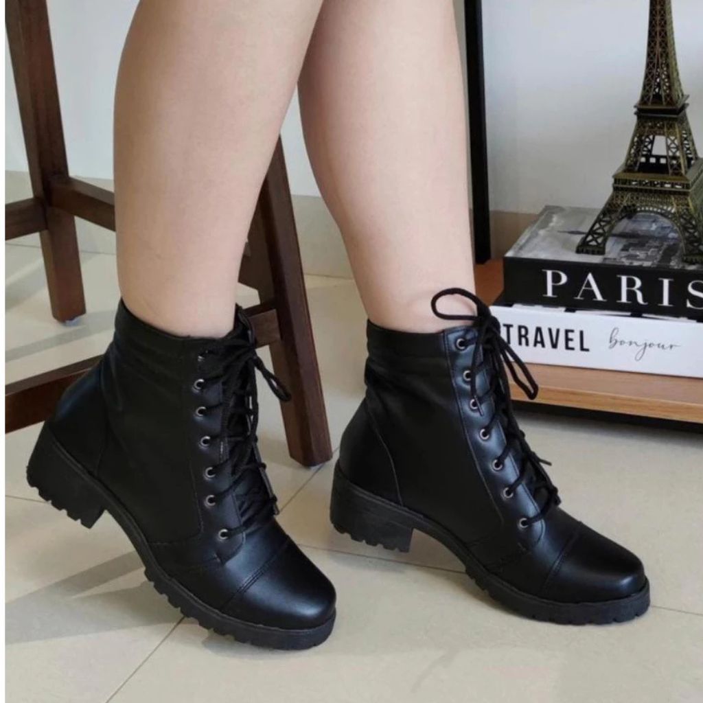 Bota Feminina Cano Curto Tornozelo Coturno de Couro Premium Preto Botinha Confortável Reforçada e Leve em Estoque