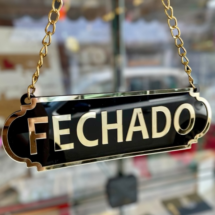 PLACA ABERTO E FECHADO EM ACRLICO ESPELHADO COM VENTOSA (ACOMPANHA VENTOSA)