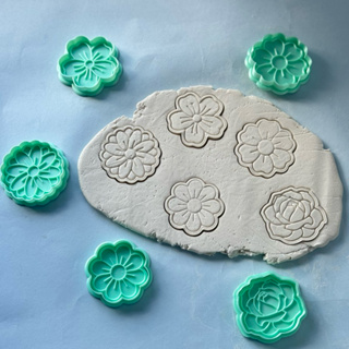 KIT 5 Cortador marcador de biscoito/bolacha flores florzinha/ Aprox 5,5cm em Oferta na Shopee