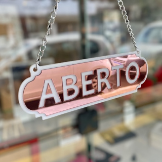 Placa Aberto Fechado em Acrílico Espelhado 25x8cm com ventosa em Oferta na Shopee