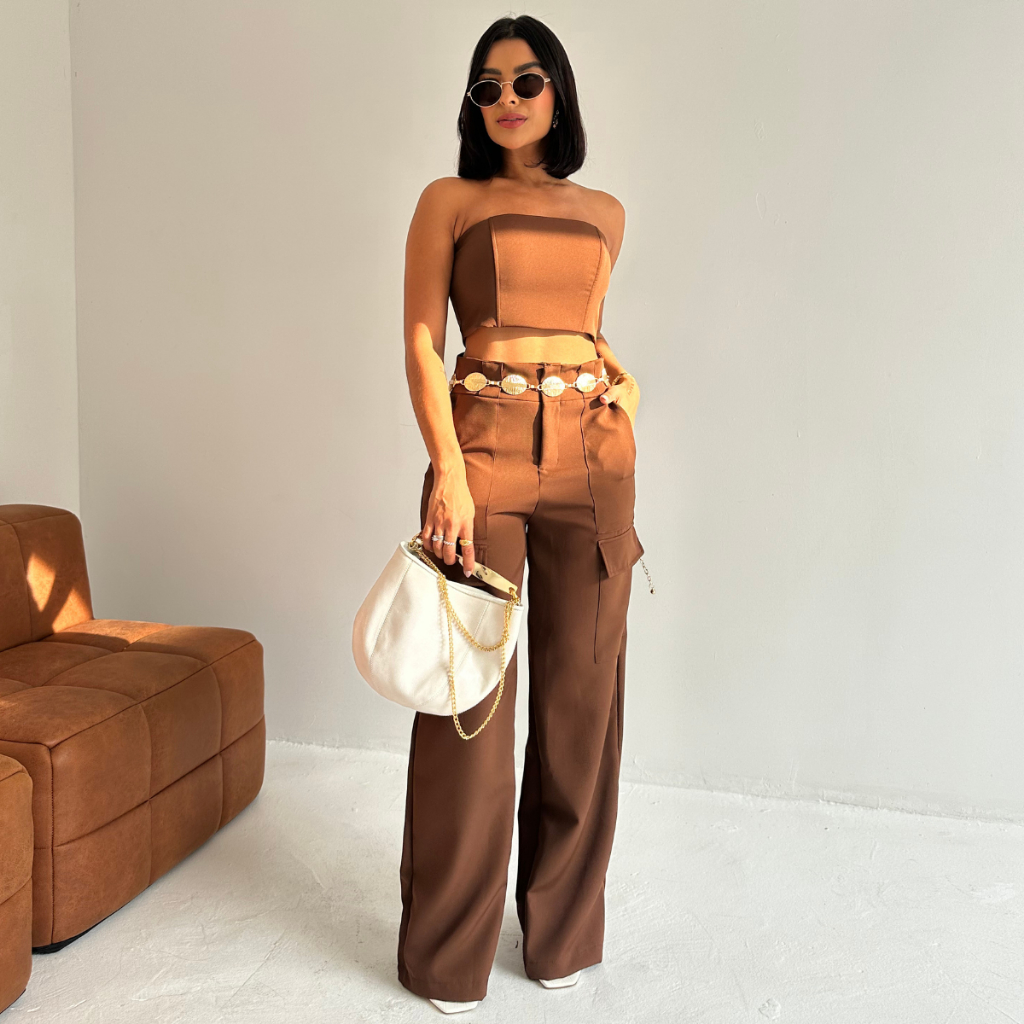 Conjunto Alfaiataria Calça Cargo com Bolso Lateral e Top sem Alça da Lunii Coleção Primave...