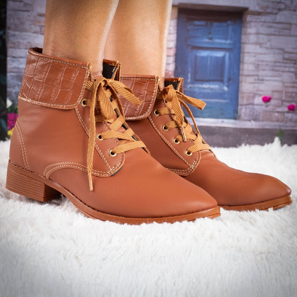 Bota Feminina Cano Baixo Tornozelo Coturno Couro Sintético Marrom Botinha Moda Outono/Inverno Ref.90