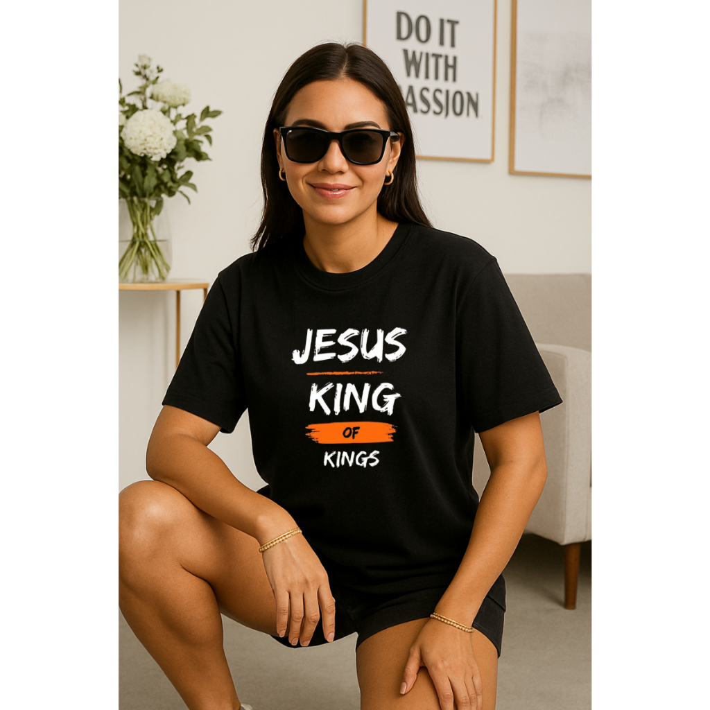 Camiseta Feminina Oversized Jesus King Of Kings Estampada Moda Evangélica Blogueira Malha Algodão Estilo Academia