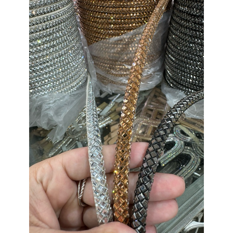 tubo/tira de strass meia cana 7mm - 2 METROS em Oferta na Shopee