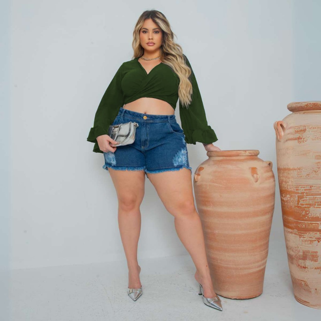 Blusa Cropped Com Decote Em V Plus Size