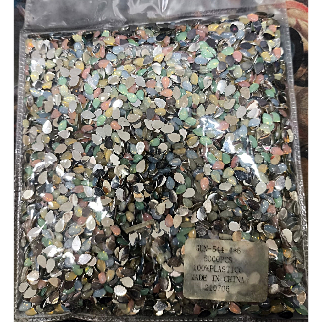 Pacote Fechado Pedrarias Gota 4x6 Opalina 5.000pçs para Adesivos de Unhas Joinhas