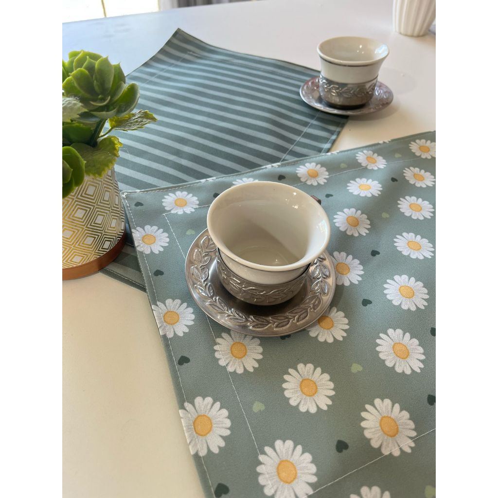 Kit Jogo Americano 2 em 1 Dupla Face Tecido Impermeável Premium Mesa Posta Margaridas Verde