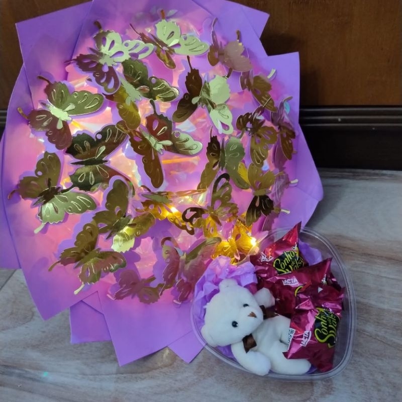 buquê de borboletas grande 3D luxo montado com led  coração urso chaveiro e bombons