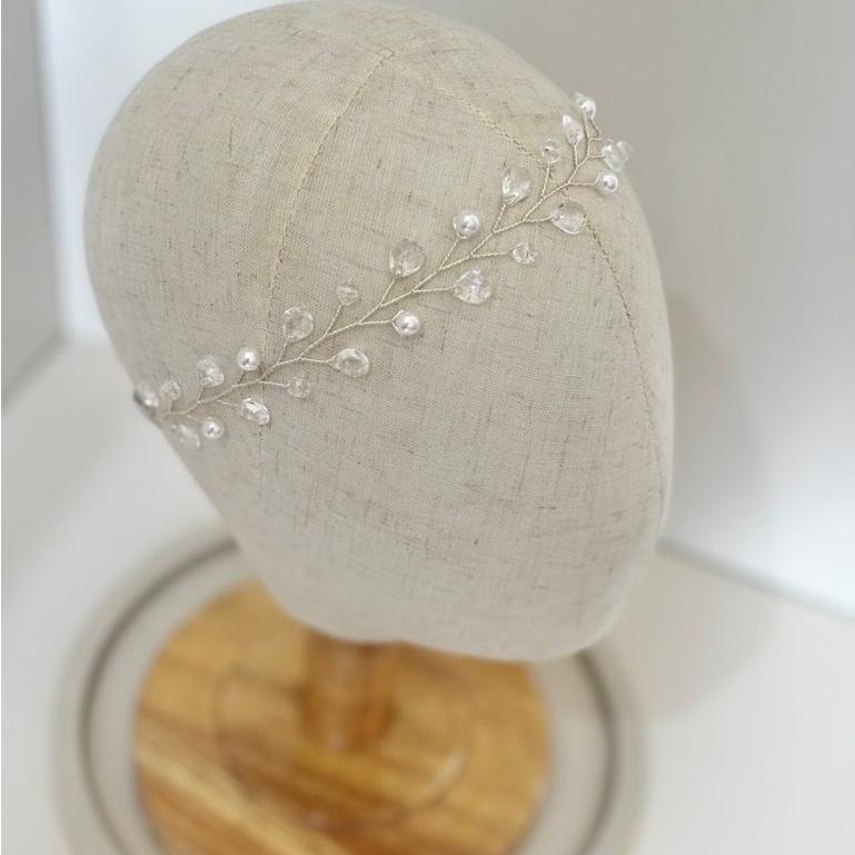Tiara batizado,  tiara gota aniversário, daminhas, casamento. em Oferta na Shopee