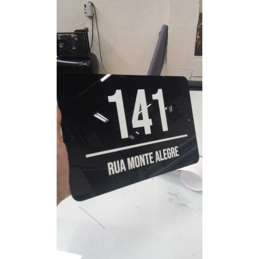 Placa Número Acrílico Preto – Personalizada com Rua e Número – Impressão UV Resistente