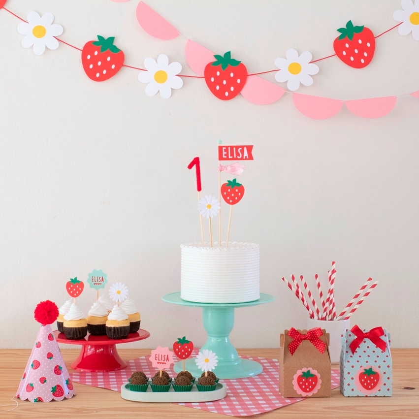 Kit festa Personalizada Morangos - Decoração aniversário ou mesversário