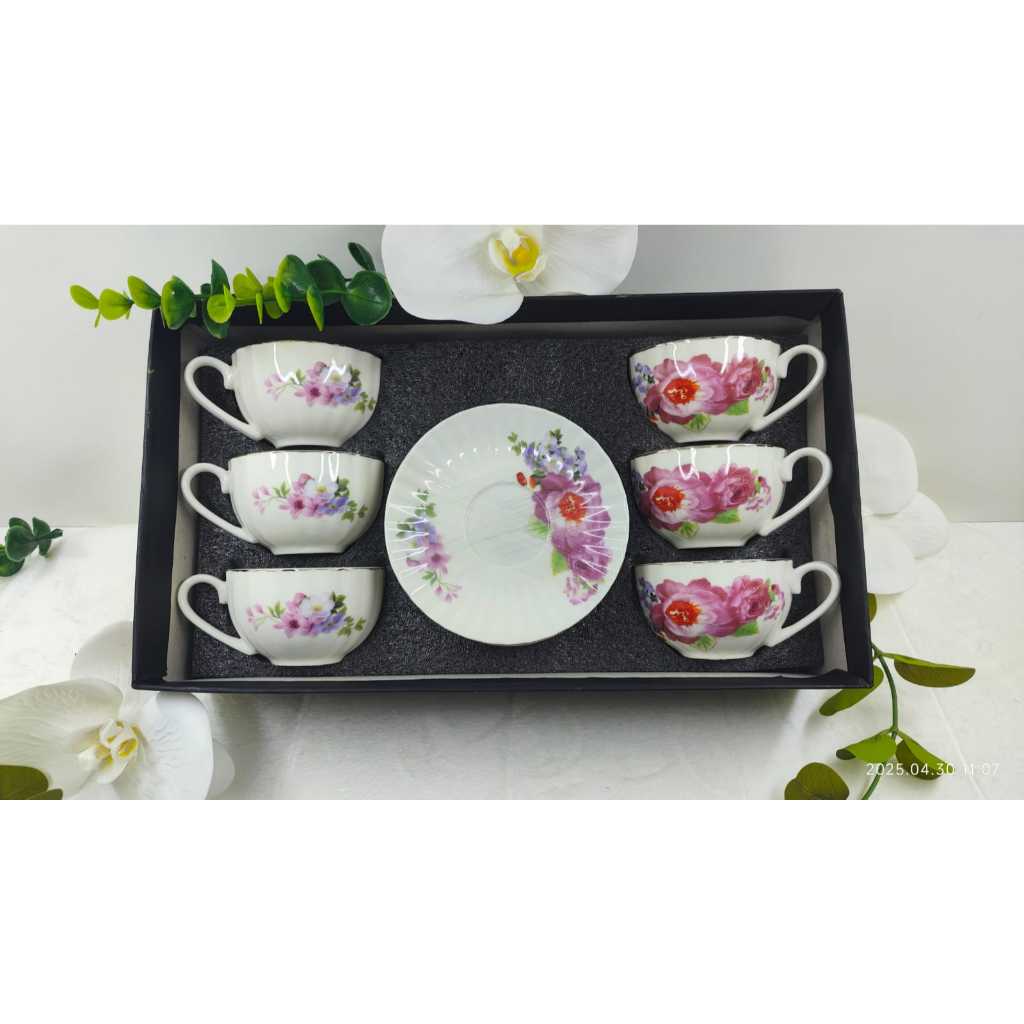 CONJUNTO DE XICARAS FLORAIS PORCELANA