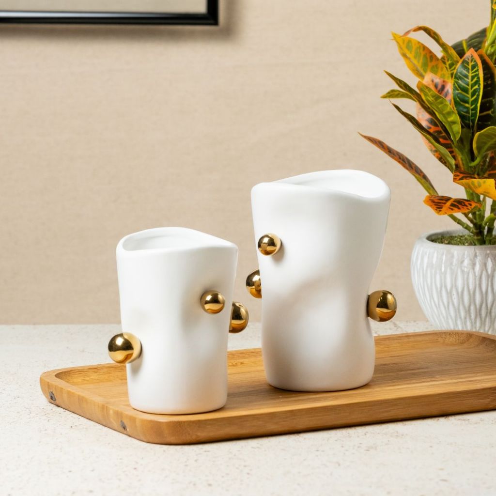 Vaso Cachepot de Porcelana Branca com Bolas Douradas - Design Elegante e Minimalista em Oferta na Shopee