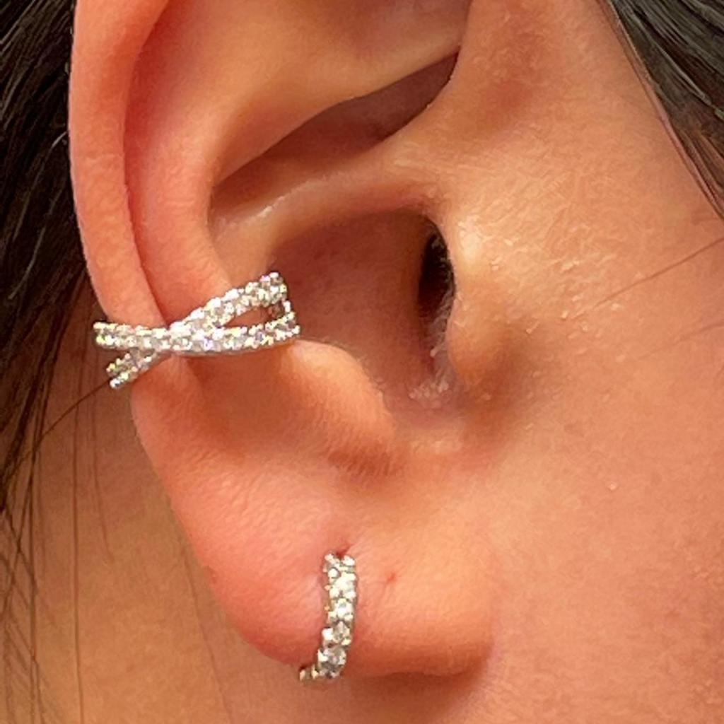 🌟Piercing Conch X Cruzado | Aço Cirúrgico Folheado Antialérgico | Conforto |Durabilidade (ONP1500) 👂 em Oferta na Shopee