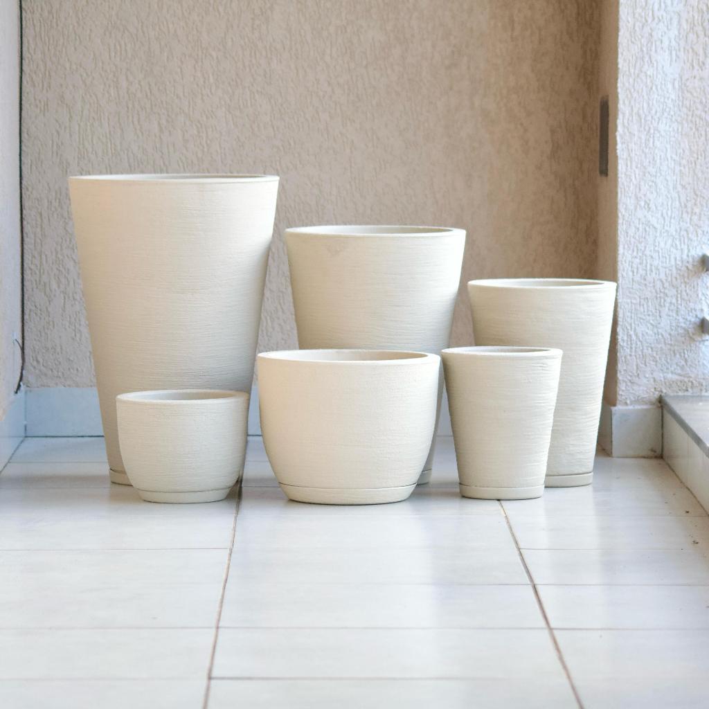 6 Vasos de Plantas Grandes Decorativo Colunas e Bojos com Prato em Polietileno
