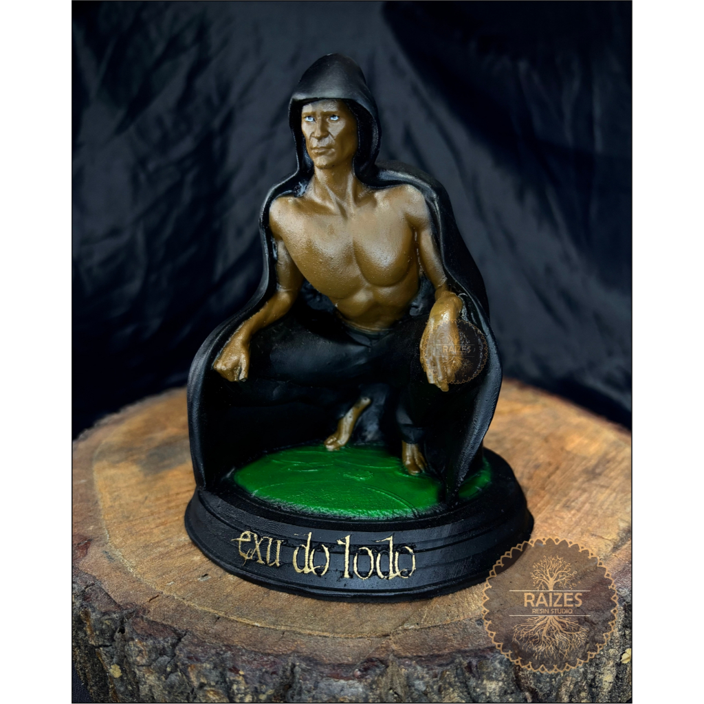 Estátua/Escultura Imagem Exu do Lodo com Capa Preta Realista Resina