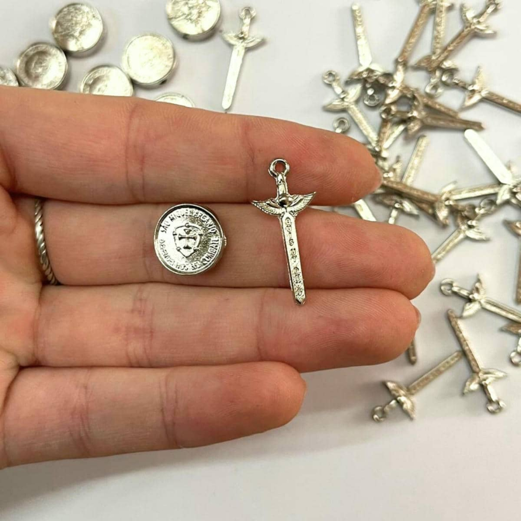 Kit para Terços de Pulso São Miguel Arcanjo Passante para Pulseira + Espada de São Miguel Arcanjo para Artesanatos