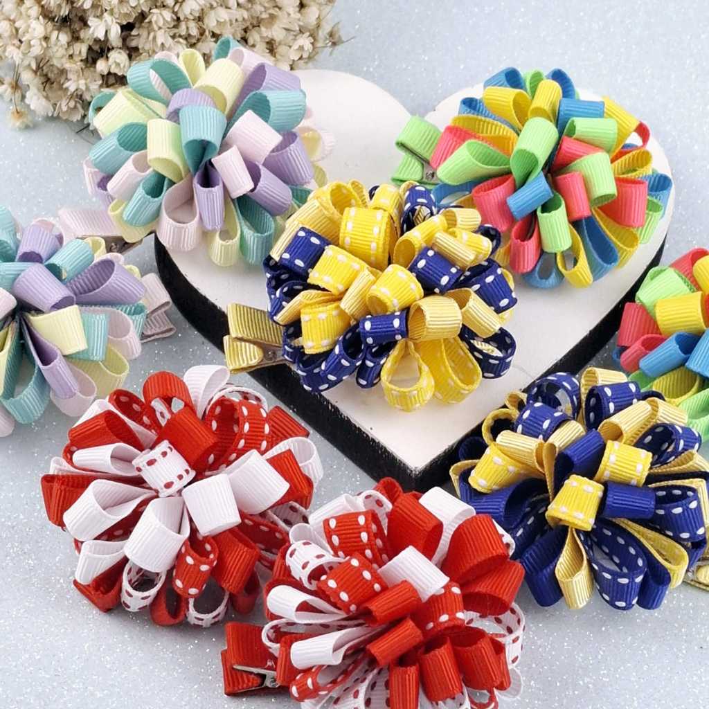 Kit 2 Xuxinha Pom Pom  Com  Presilha Garra Dupla De Cabelo Cores Diversas