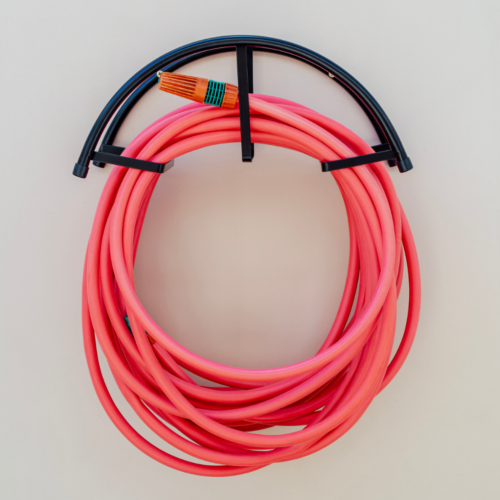 Suporte Mangueira Jardim 50 Metros Enrolador Organizador Fixo de Parede Preto Resistente a Chuva em Oferta na Shopee