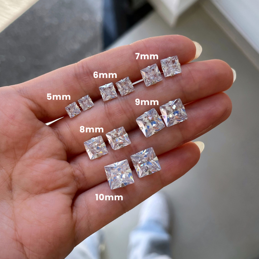 Brinco Ponto de Luz Quadrado: Onde Comprar | BuscaProdutos