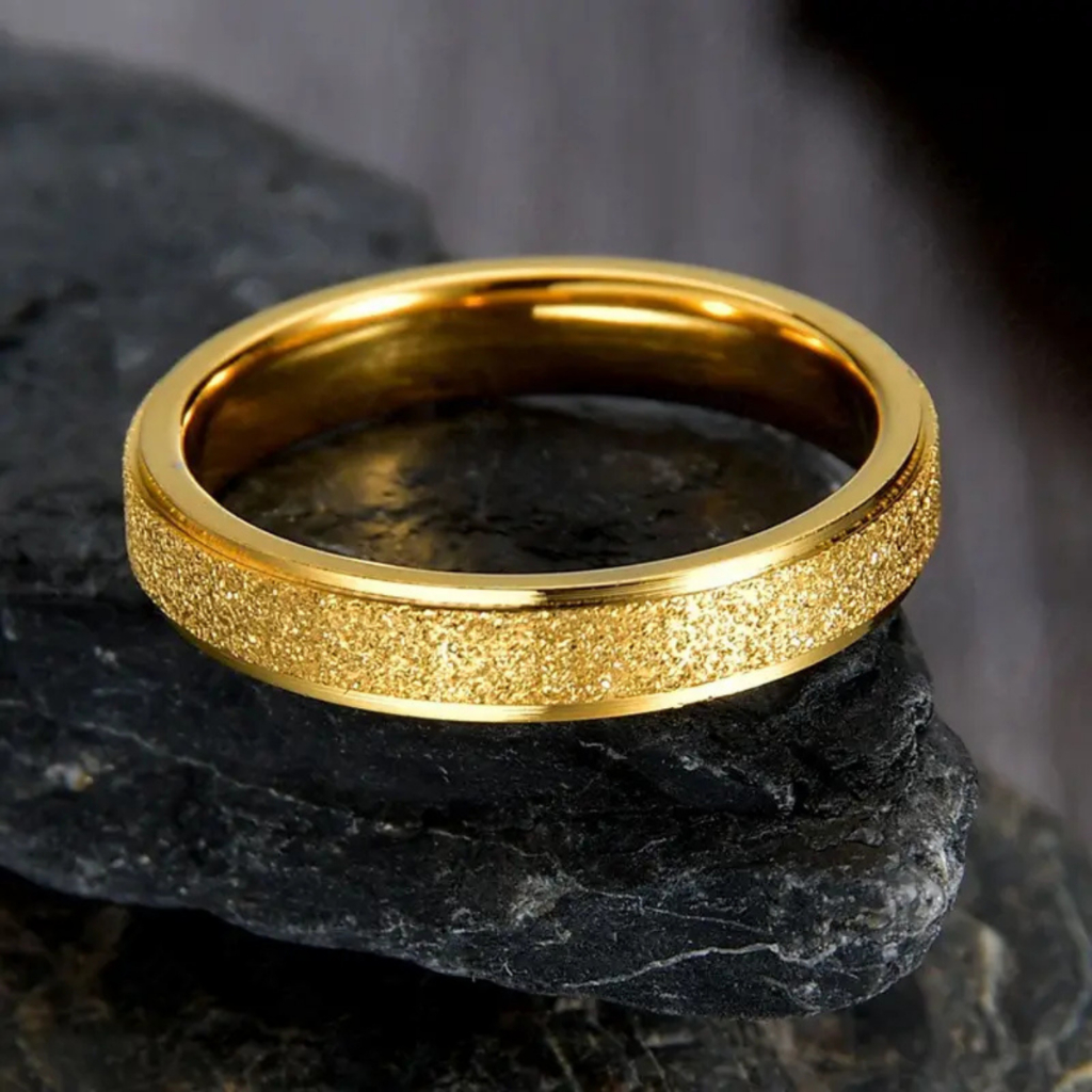 Aliança de Casamento 4mm Noivado Anel Feminino Diamantado Masculino Aço Inox 316L Cor Ouro 18k em Oferta na Shopee