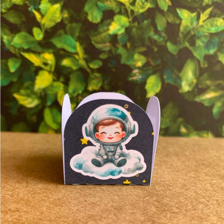 Forminha de doce brigadeiro Personalizada Astronauta - 4 pétalas - Festa de aniversário Lembrancinha