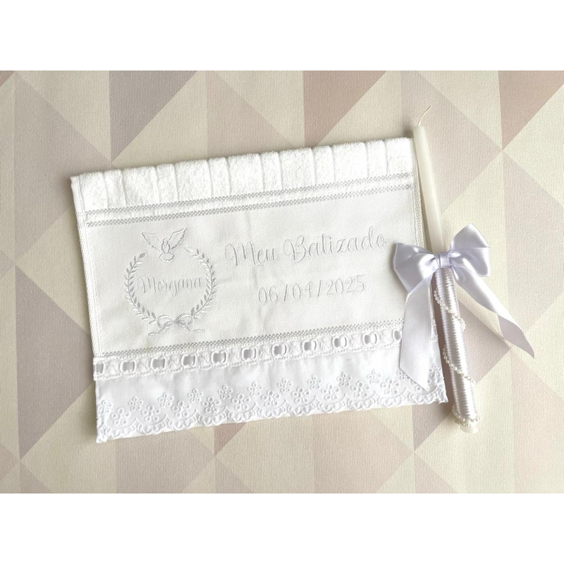 Toalha de Batizado personalizada com vela decorada