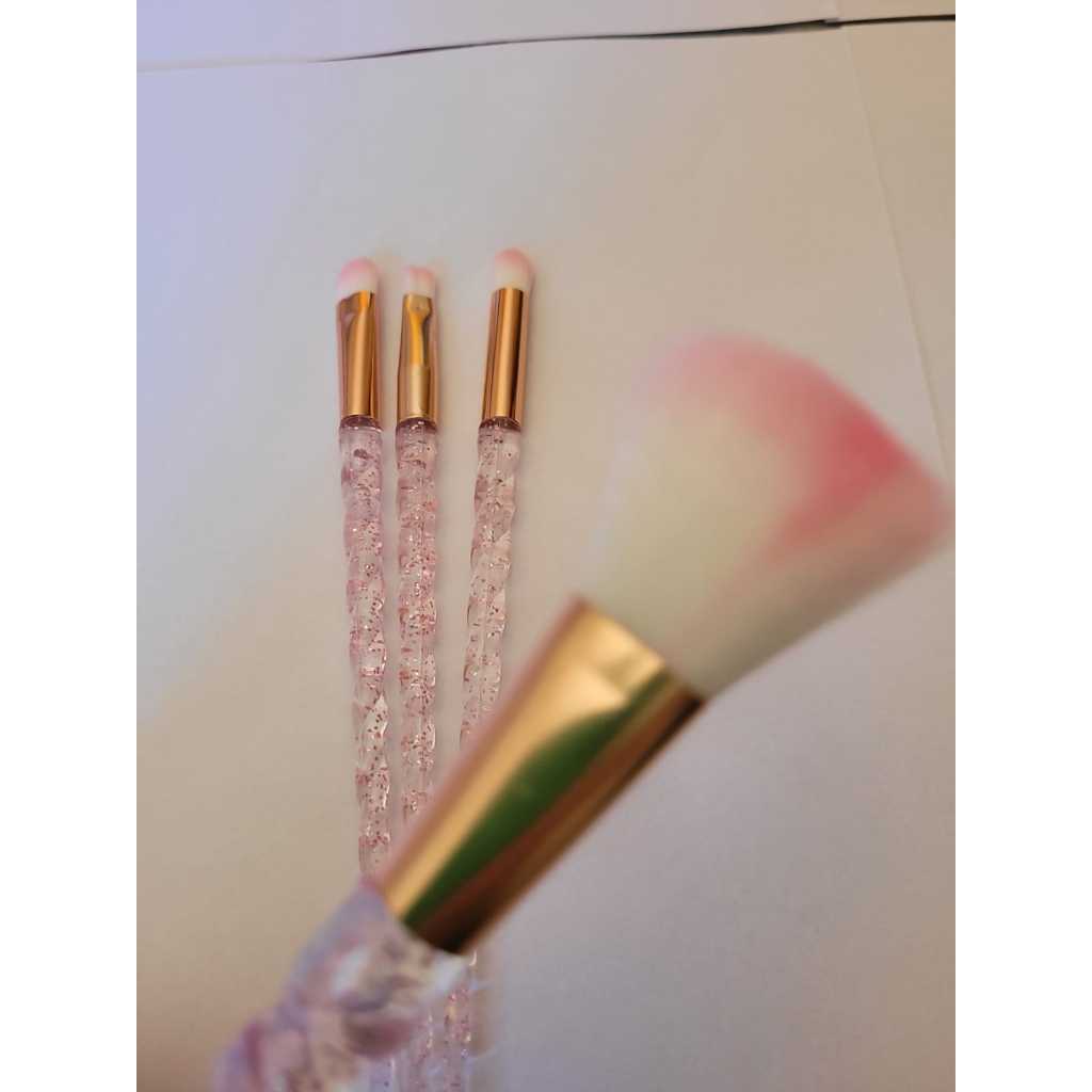 Kit com 4 Pincéis de Maquiagem - Cores Sortidas 4 Pincéis em cada Kit Maquiagem com Precisão