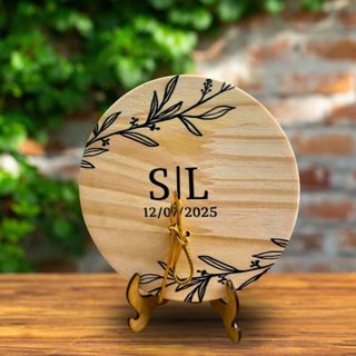 PORTA ALIANÇA DE MADEIRA COM SUPORTE PERSONALIZADO em Oferta na Shopee