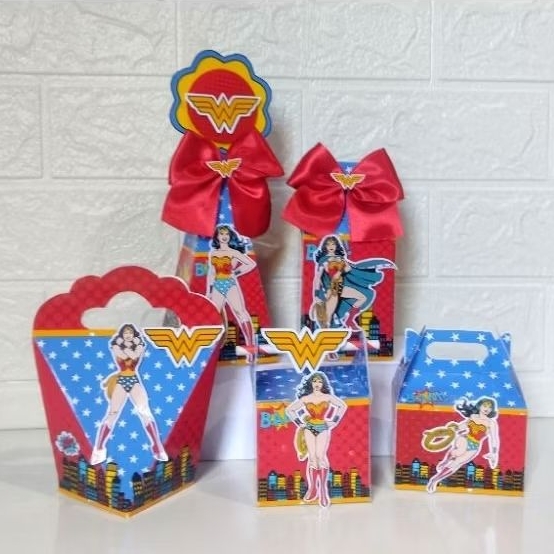 kit clássico de caixinhas personalizada para lembrancinhas de festas de aniversário,tema mulher maravilha,leia descrição